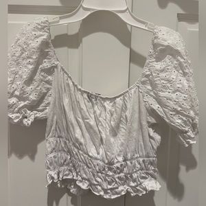 white shirt sleeve shirt